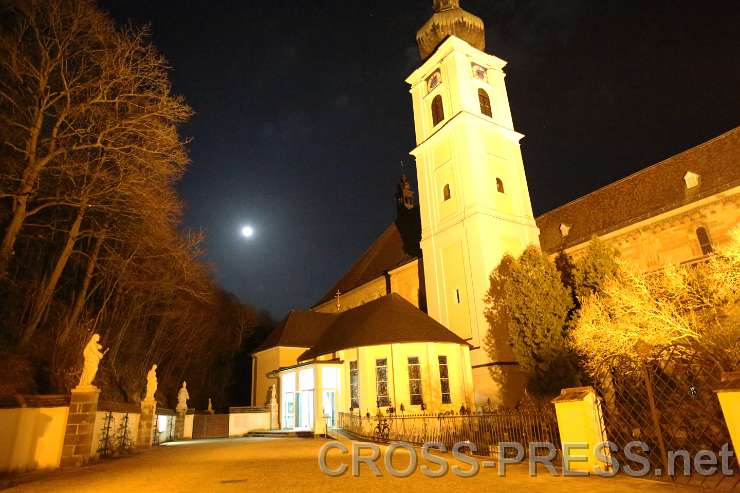 2015.03.06_21.06.22.JPG - Kreuzkirche unter Vollmond
