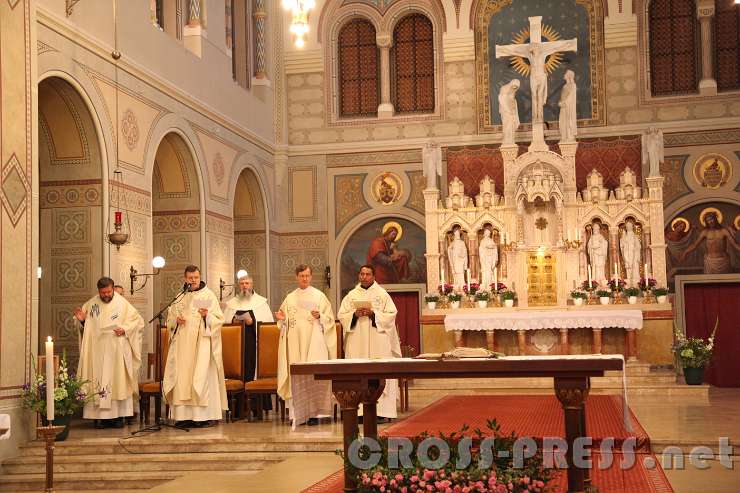 2015.11.21_11.49.42.jpg - Die Inneneinrichtung der Kirche beeindruckt durch Elemente aus Jugendstil und Art Déco.