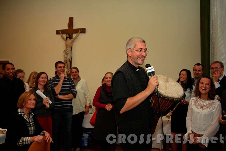 2015.11.21_14.29.11.jpg - ... auch um einen Scherz ist das Geburtstagskind nie verlegen.