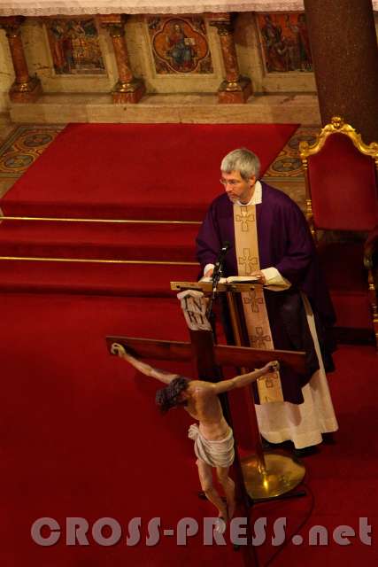 2016.02.14_16.24.21.cr.JPG - Programmdirektor Andreas Schätzle zelebriert die hl. Messe.