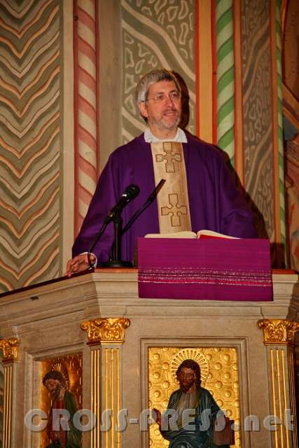 2016.02.14_16.43.11.JPG - Programmdirektor Andreas Schätzle bei seiner Predigt.