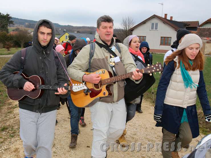 2016.03.12_10.27.48.jpg - Der Zug wurde (abgesehen von einer Schweige-Strecke) stets von Musik begleitet.