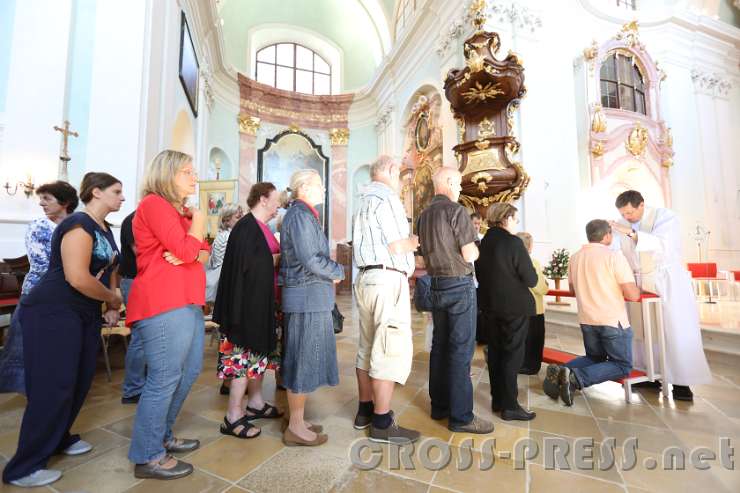 2016.09.10_13.02.01.JPG - Geduldiges Warten auf den Primizsegen.