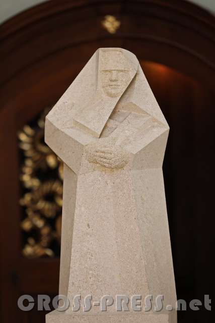 2016.09.10_13.08.13.JPG - Statue von Sr. Restituta Kafka