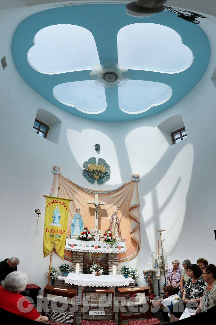 2017.06.16_15.15.51-3 images.jpg - Erscheinungskapelle der "Königin der Liebe".