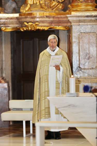 JahresWallfahrt von Radio Maria Austria Programmdirektor Andreas Schätzle begrüßt die Wallfahrer.