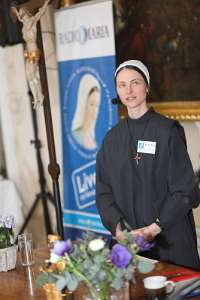 Radio Maria - VertiefungsTag Sr. Lioba wird vorgestellt und begrüßt.