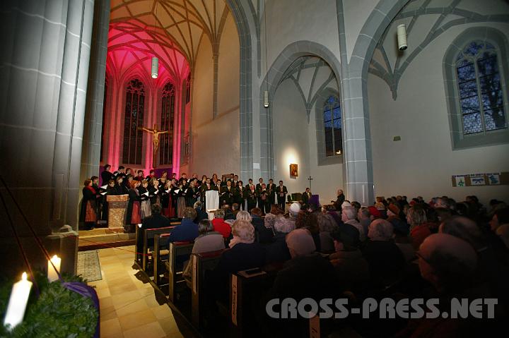 2008.12.13_16.28.34.JPG - Urauff�hrung des Adventspiels "Und sie machten sich auf".  Musikalisch gesehen wurde dieses "Oratorium light" nicht nur wegen der volksmusikalischen Elemente mit Begeisterung aufgenommen. Text theologisch tief, doch verst�ndlich auch f�r Kinder, die im Krippenspiel miteinbezogen wurden.