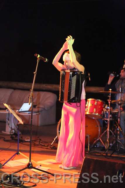 2014.09.05_22.07.15.jpg - "Das Großmütterchen Hatz"