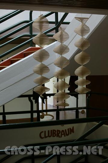 2008.07.15_18.20.38.JPG - Zwar nicht Teil der aktuellen Ausstellung, doch einen Blick wert: Spiralenmobile.