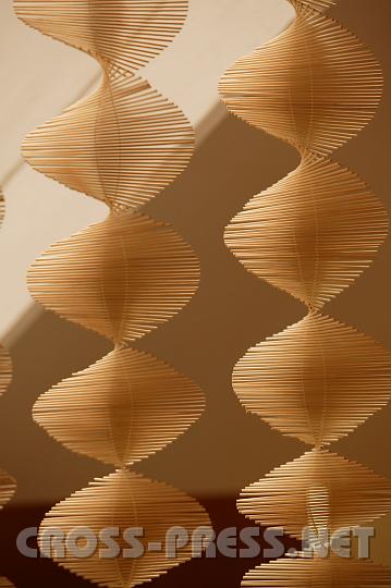 2008.07.15_18.24.13.JPG - Spiralenmobile im Sonnenschein.