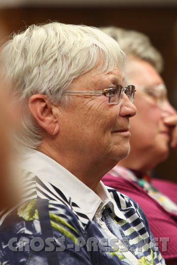 2009.10.20_21.28.29.jpg - Auch sie sprach sehr authentisch �ber ihre Erfahrungen in der jenseitigen Welt nach einer starken Hirnblutung.