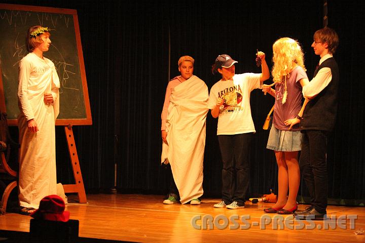 2010.04.16_18.43.51.jpg - Benedikt Z�chling alias Prof. Neugschwendtner (Novus Gschwendtnarus) im antiken Rom.