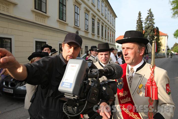 2010.04.30_16.56.39.jpg - Kurze Regieanweisung f�r den Kapellmeister...