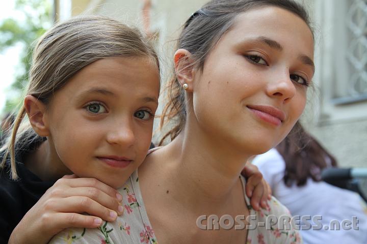 2012.06.23_13.16.50.jpg - Noemi zu Vera: "Wenn du in der 8. Klasse bist, komm ich in die erste!"