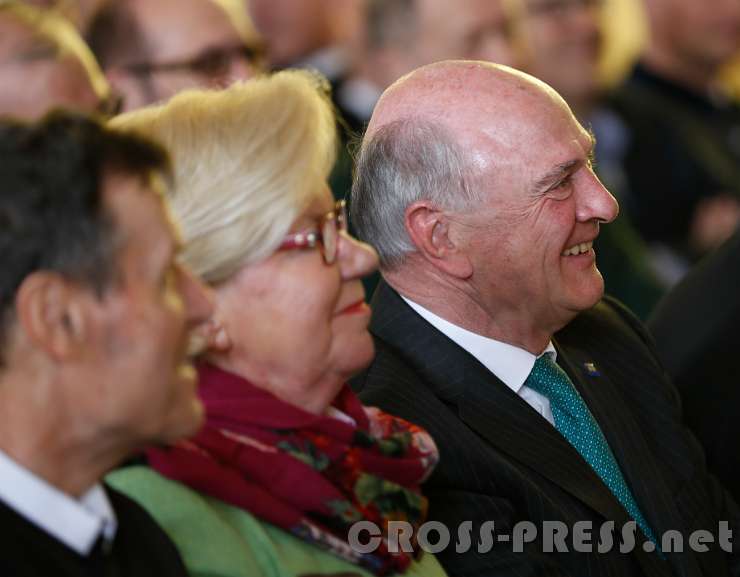 2016.04.01_09.14.06_19.JPG - Altabt Berthold Heigl und Landeshauptmann Erwin Pröll mit Gattin