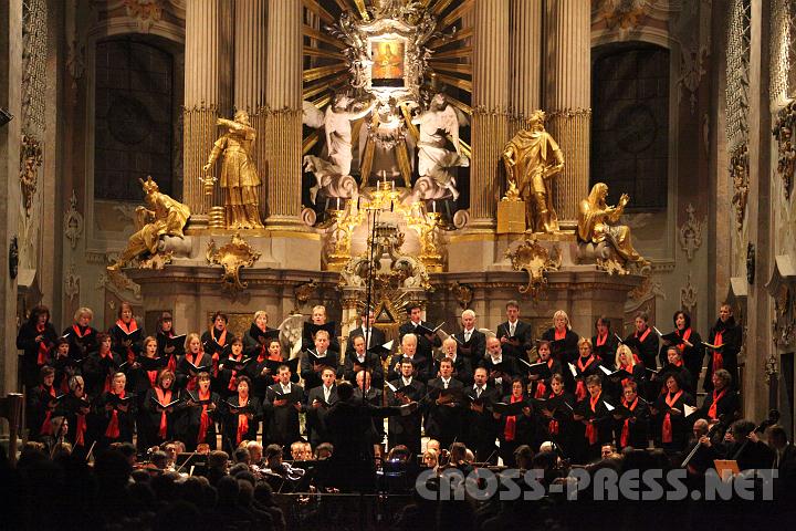 2010.10.09_20.10.27.jpg - In der Basilika Sonntagberg, geistliche Musik in sehr passendem Ambiente.