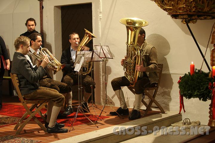 2009.12.12_20.26.18.jpg - "D' Woasal": Daniel Franz-Riegler, Bernhard Kern, Michael Streisslberger und Daniel Kern.