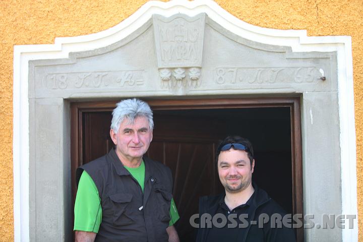 2010.04.25_11.17.35.jpg - Organisator Ortsbauernrat Leopold und Sohn Markus Schmidbauer.