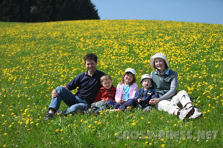2010.04.25_13.32.52.jpg - Familienfoto f�r's Album... :))