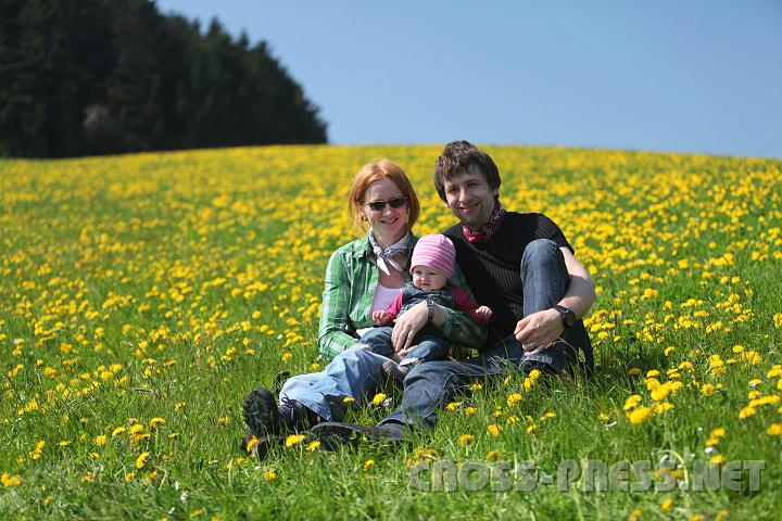2010.04.25_13.36.38.jpg - Happy little family!