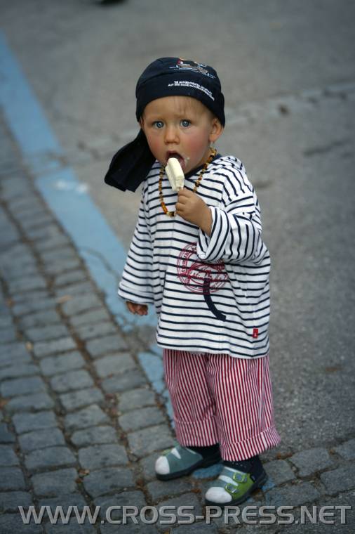 05.06.18_154 Abk�hlung beim Rennenschauen.