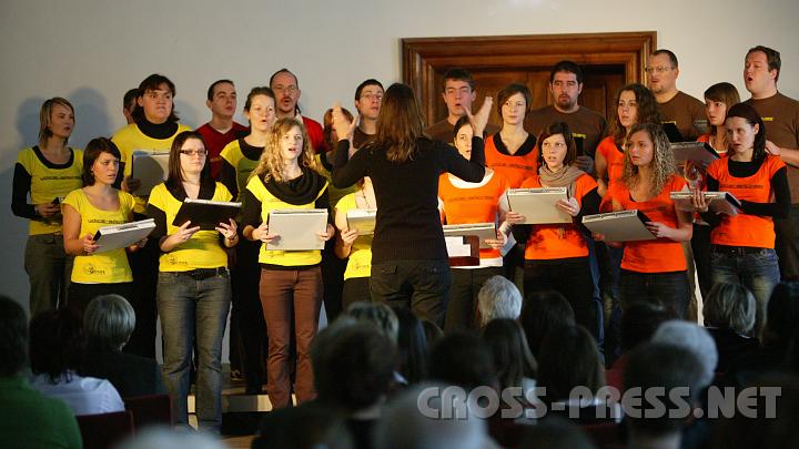 2007-12-09_11.29.09.JPG - 'Voice-b�cher' Chor, wie immer in Topform.