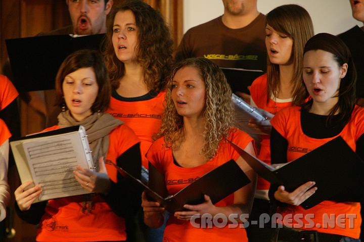 2007-12-09_11.37.38.JPG - 'Voice-b�cher' Chor, wie immer in Topform.