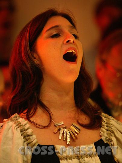 2007-12-16_18.53.26.JPG - Volksmusiks�ngerin Andrea Gruber.