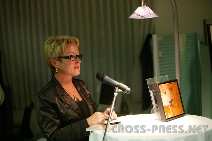 2008.11.14_20.50.48.JPG - Vizeb�rgermeisterin Brigitte Mayr als Moderatorin.