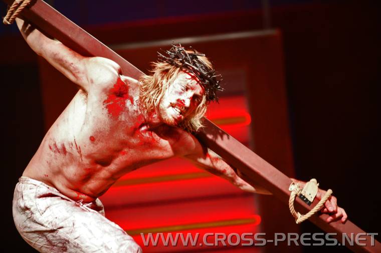 05.07.20_116 Jesus tr�gt das Kreuz.