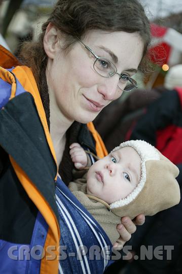 2008.12.13_13.49.28.JPG - Bei Mama ist's sch�n kuschelig...