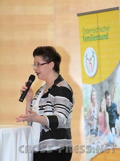 2010.03.22_10.31.35.jpg - Er�ffnungsstatement durch die Staatssekret�rin f�r Wirtschaft, Familie und Jugend, Christine Marek.