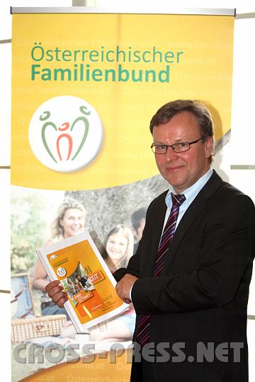 2010.03.22_12.23.54_01.jpg - Michel Fritz, Gesch�ftsf�hrer des Transferzentrums f�r Neurowissenschaften und Lernen (ZNL) der Universit�t Ulm, hielt den Fachvortrag "Spielen und Lernen".