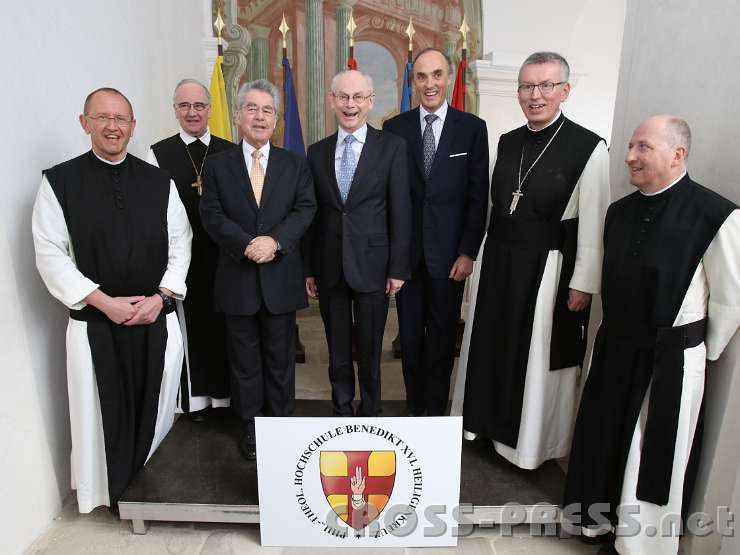 2014.03.27_09.39.09.jpg - Rektor P.Karl Wallner, Altabt Gregor Henckel Donnersmarck, Bundespräsident Heinz Fischer, EU-Ratspräsident Herman van Rompuy, Prinz Lorenz von Belgien, Abt Maximilian Heim, Prof. P.Marian Gruber.