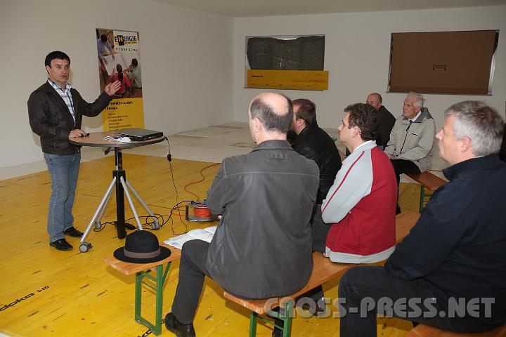 2009.05.15_16.30.35.jpg - Franz Schachner referiert �ber die Zukunft der Mobilit�t
