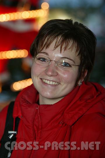 2007-12-06_15.59.47.JPG - Franziska Offner, Karenz, Amstetten:   

Mir gef�llt er sehr gut. Er hat eine gem�tliche Atmosph�re, sch�ne Dekorationen.   Heuer haben sie einiges anders gemacht.   Auch f�r Kinder ist was da: die kleine Bahn.