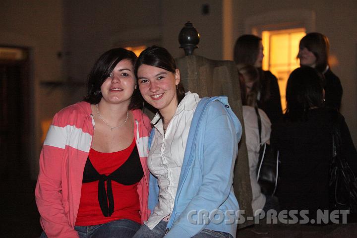 2009.10.25_22.47.51.jpg - Veronika Haider und Maria Hinterramskogler