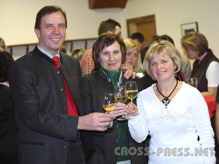 2010.01.08_21.31.04.jpg - Musikkapellmeister Anton Putz mit Gattin und "First Lady" Johanna Panstingl (rechts).