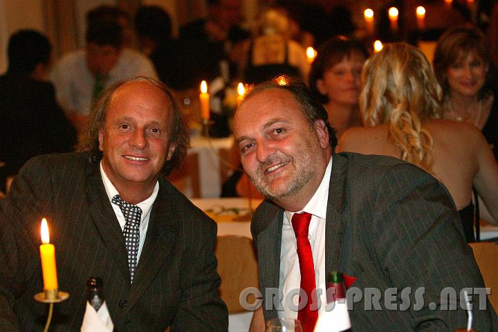 2007.09.22_23.20.58.JPG - DDR. Leopold Kogler, Landesschulinspektor und ehem. Prof. am Stiftsgymnasium und Gottfried Schwaiger, Haager Stadtamtsdirektor, beim gem�tlichen Kultur-Fachsimpeln.