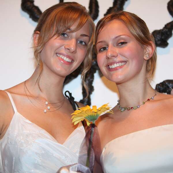 Ballnacht als Balanceakt Nach dem Eintanzen: Magdalena Karner und XY.