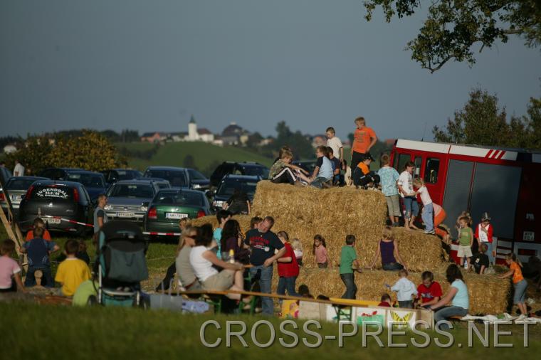 06.09.24_038 Festlicher 'Hochbetrieb'.  Im Hintergrund St.Georgen/Klaus.