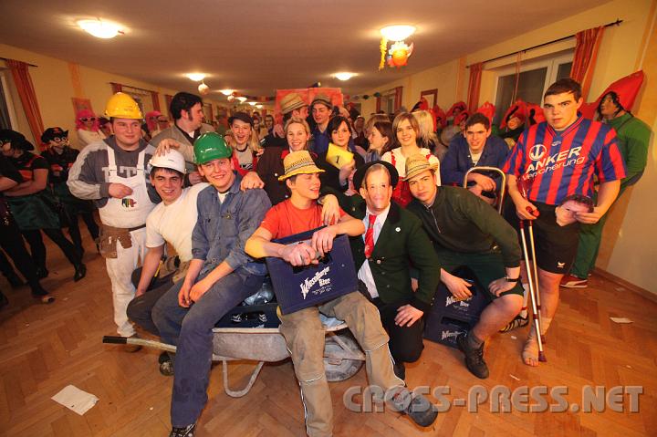 2009.02.14_22.29.20.jpg - Die Gewinner des Ballabends: das �rtliche "Vereinshaus"-Team.