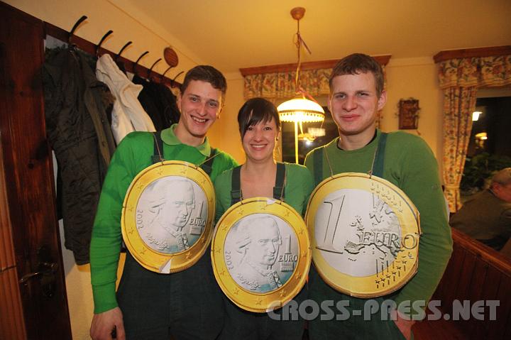 2009.02.14_22.46.18.jpg - Platz 4. f�r Team "Sparefroh" Bernhard und Wolfgang Wimmer mit Michaela Praml.