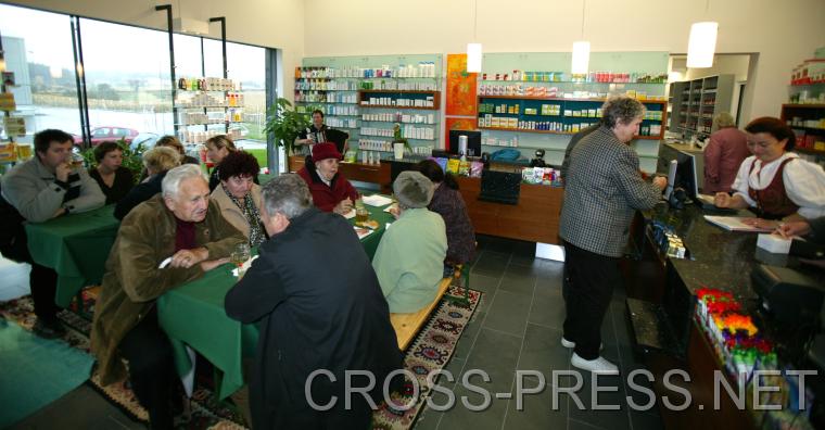 06.10.29_016 Heuriger 'Zur Apotheke'. Oder Apotheke 'Zum Heurigen' ? ;)