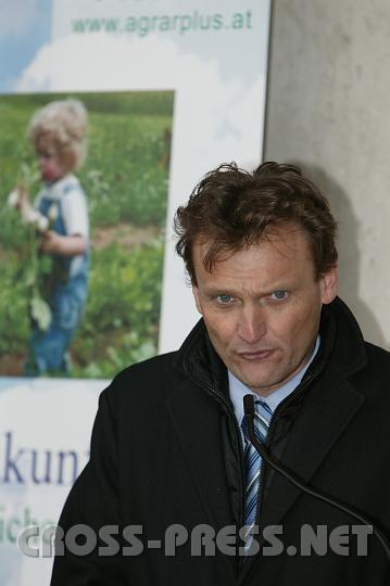 2008-02-23_11.38.42.JPG - Obmann der Bioenergie N� Ing. Christan Mayerhoifer.