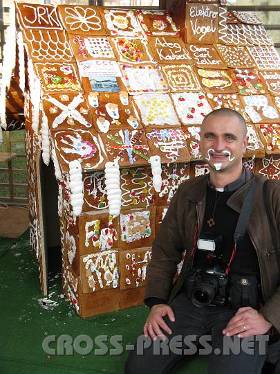 2008.11.30_15.05.18.JPG - Wenn schon Glatzkopf, dann zumindest ein Bart aus Zuckerguss f�r den Fotografen...