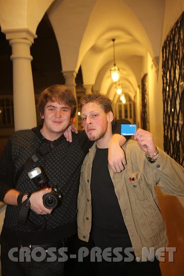 2009.02.21_20.59.20.jpg - Die stolzen Society-Reporter Thomas und Michael (keine Maske;).