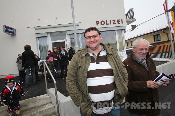 2010.03.12_15.26.55.jpg - "Promih�ftling" Kammerhofer in Freiheit. Er ist sicher nicht der Einzige, der sich einen Tag der offenen T�r bei der Polizei �fters w�nschen w�rde.  :)