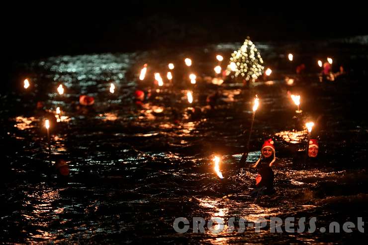 2016.12.10_17.32.25.JPG - "Advent-Schwimmen" im Mündung von der Steyer in die Enns